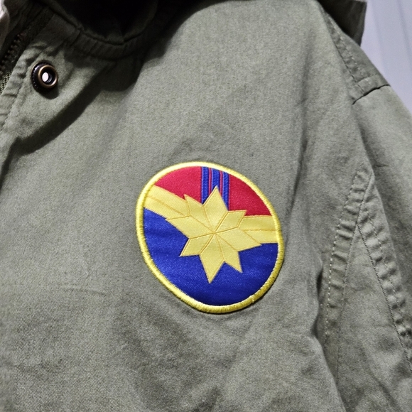 Her Universe Marvel Ms. Marvel Patch Girls Anorak Jacket - Picture 4 of 13